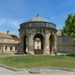 Le cloître saint Jean de la Chartreuse du Val de Bénédiction à Villeneuve-lès-Avignon