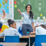 Enseignante dans une classe d’école - canava copyright