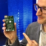 Jérôme Schruyers et un de ses prototypes de nez électronique © Christian Du Brulle